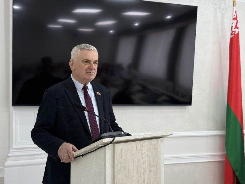 С рабочим визитом Зельвенщину посетил депутат Валентин Семеняко