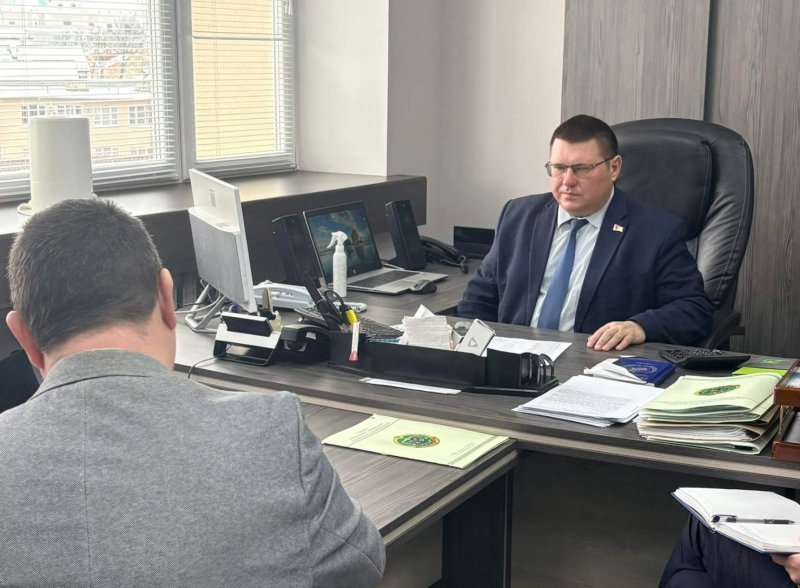 Член Совета Республики Национального собрания Республики Беларусь Павел Ошурик провел прием граждан и прямую телефонную линию