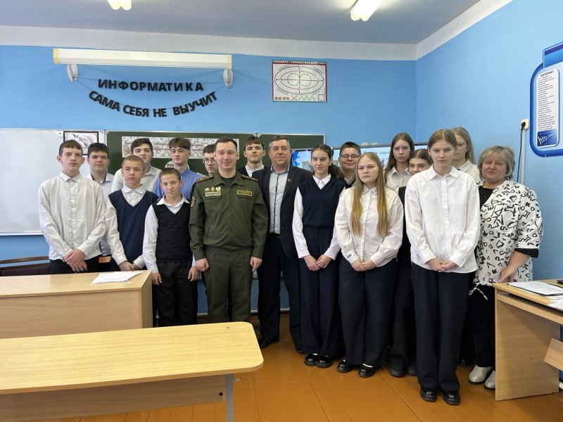 Безопасность страны начинается с личной ответственности В ходе проекта ШАГ деречинские школьники вели разговор о патриотизме и долге