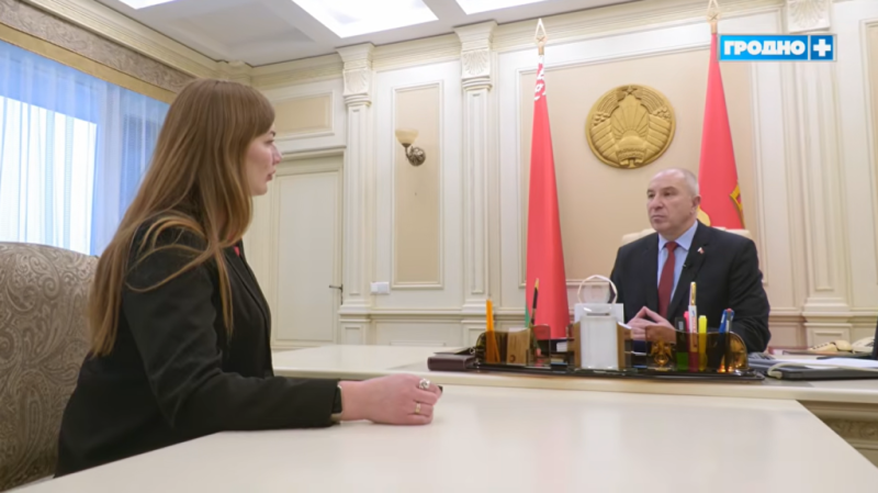 Юрий Караев рассказал как решает проблемные вопросы в сельском хозяйстве реагирует на критические комментарии в соцсетях и в чем видит идею Года бел