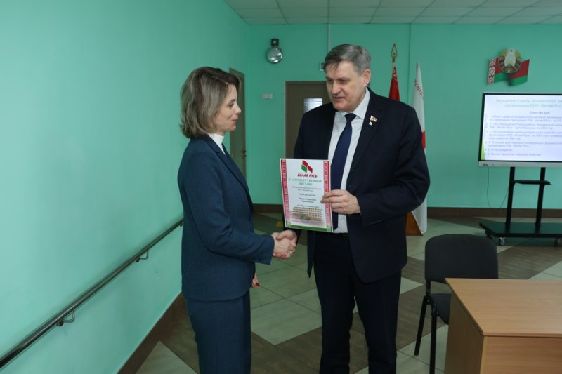 Объединяясь для процветания родного края в Зельвенской районной организации РОО Белая Русь прошло заседание совета