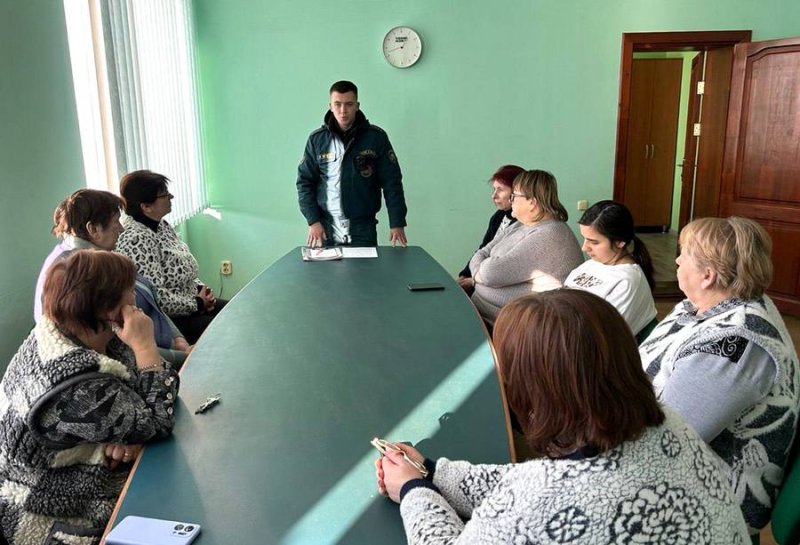 О безопасности простыми словами Спасатели проводят встречи с трудовыми коллективами предприятий Зельвенщины