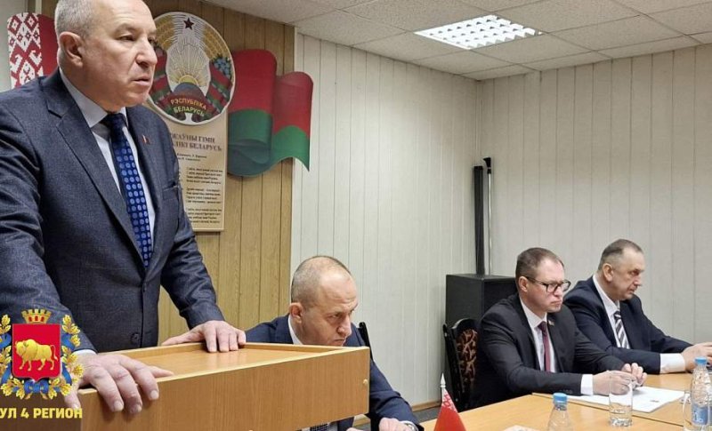 Нового руководителя представил коллективу ОАО Агрокомбинат Скидельский Юрий Караев