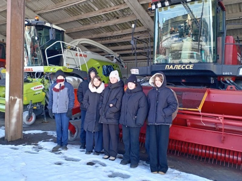Завтра начинается сегодня Учащиеся Мижеричской базовой школы имени ВЛяха в рамках профориентационного мероприятия побывали в СХФ Доброселецкий