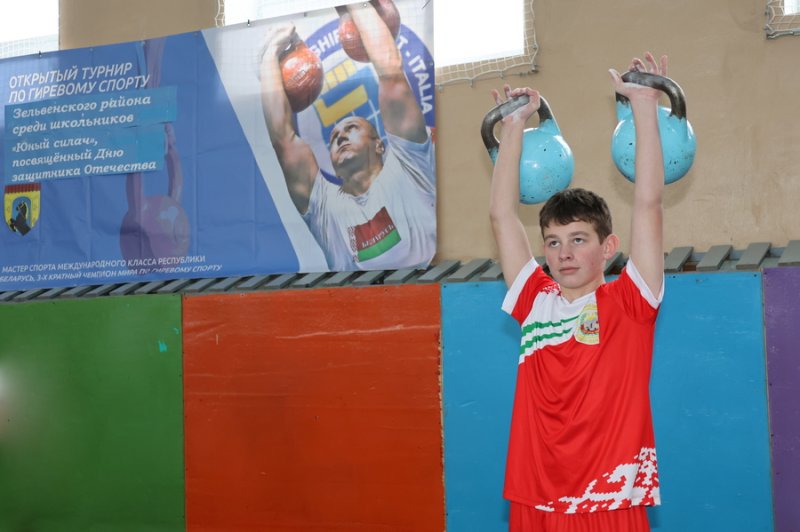Чемпионами не рождаются ими становятся Зельва отметила День защитников Отечества мощным гиревым турниром