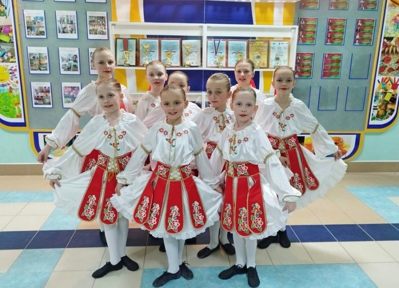 Зальвяначка  лет в ритме танца