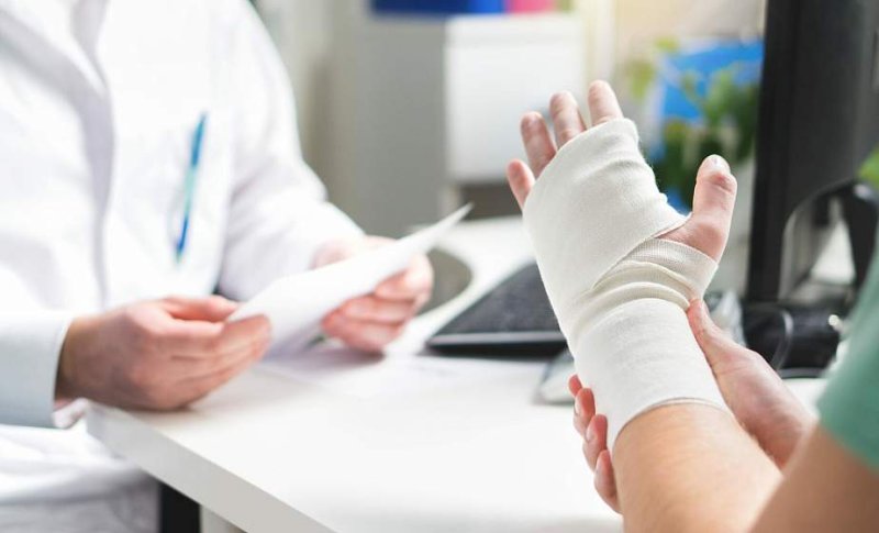 Переломы ушибы и вывихи врачтравматолог рассказал все что важно знать о гололёдных травмах