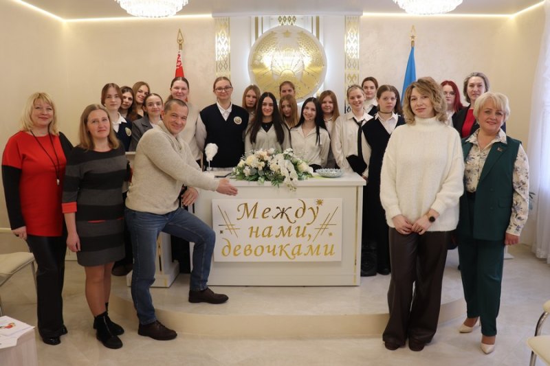 Между нами девочками в Зельве прошла важная встреча для старшеклассниц