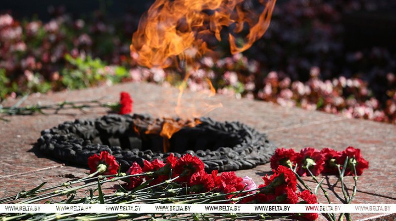 Лукашенко память о Великой Победе нужно чтить и ни в коем случае не выбрасывать кудато за борт