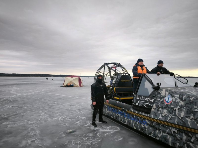 Первое дыхание весны зельвенские спасатели напомнили рыбакам об опасности тонкого льда