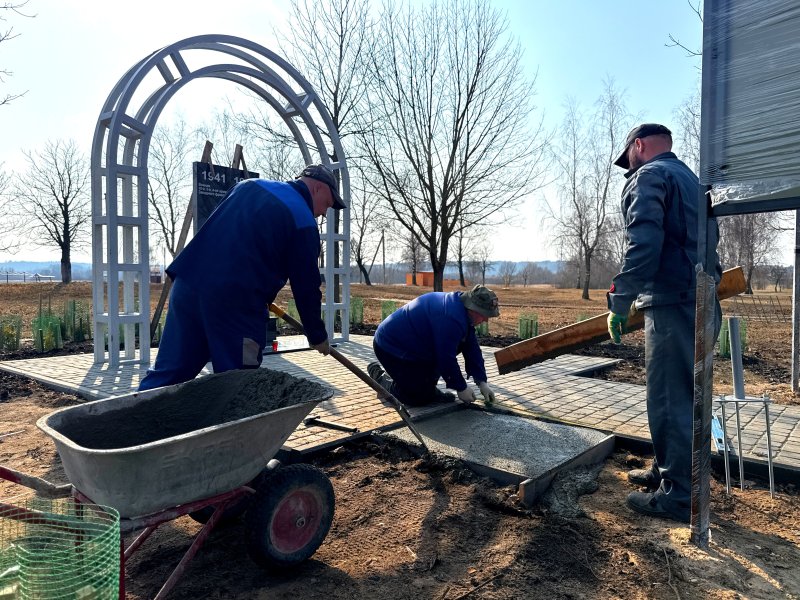 ФОТОФАКТ продолжаются работы по обустройству памятного знака Дорога памяти Зельвенский прорыв