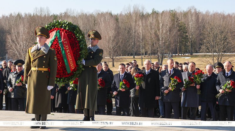 Пусть скорбь и печаль обернутся в мужество ваше и силу В Хатыни прошла всенародная вахта памяти