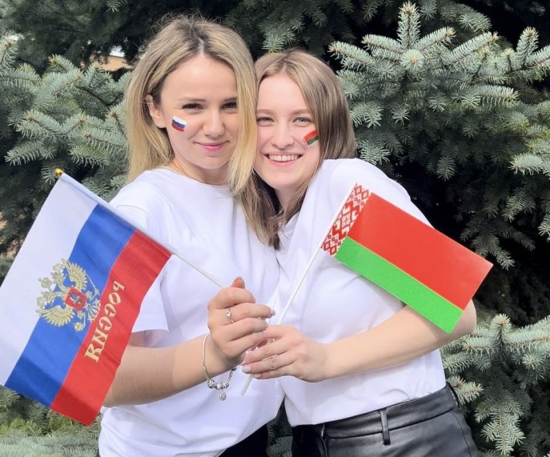  апреля  День единения народов Беларуси и России Поздравление от районного исполнительного комитета и районного Совета депутатов