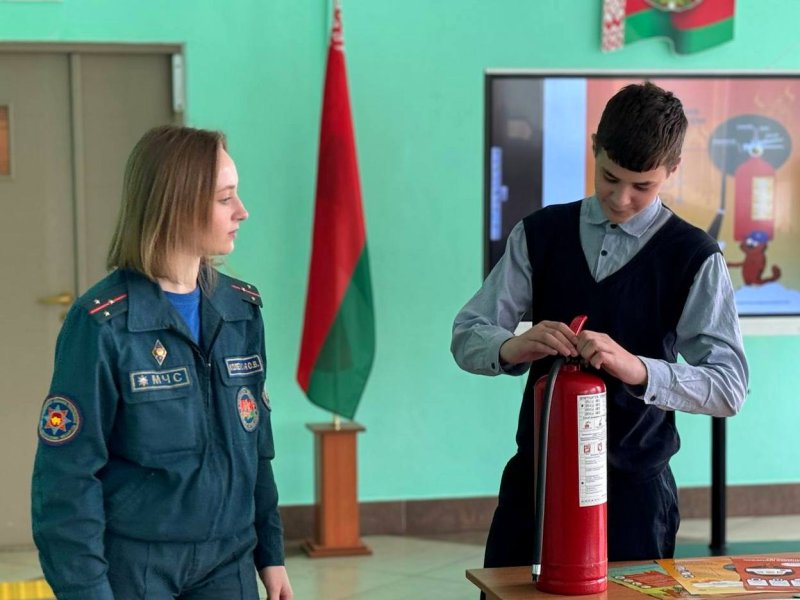 Безопасность в каждый класс профилактическое занятие с зельвенскими школьниками