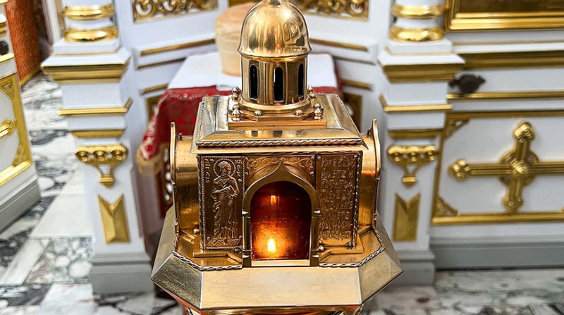 Благодатный огонь от Гроба Господня доставят в Беларусь утром  апреля