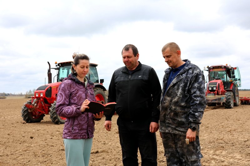 Сахарный старт Аграрии СХФ Доброселецкий ведут сев свёклы