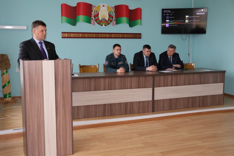 С заботой о безопасности и людях В Кремяницком сельсовете прошел сельский сход