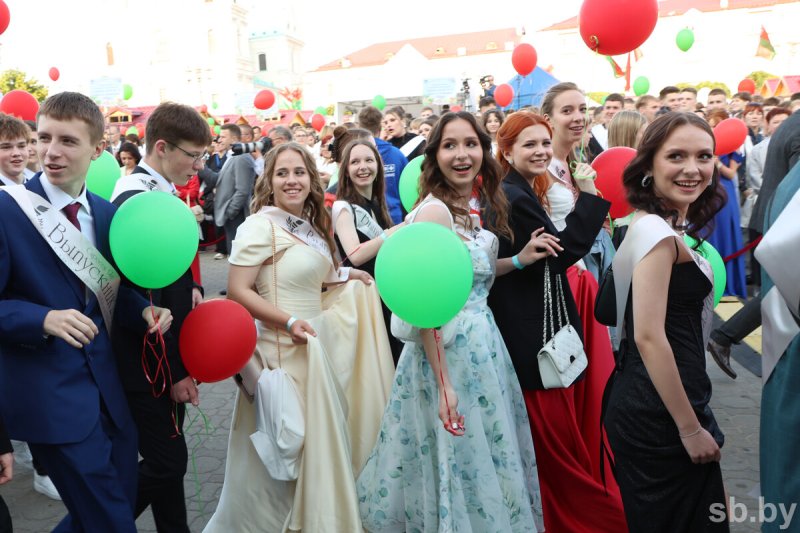 Минобразования выпускные вечера в школах Беларуси пройдут  июня