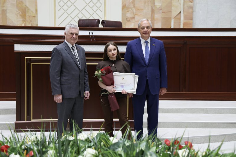 Вы выстраиваете открытый диалог между обществом и властью Журналистов страны наградили в Палате представителей