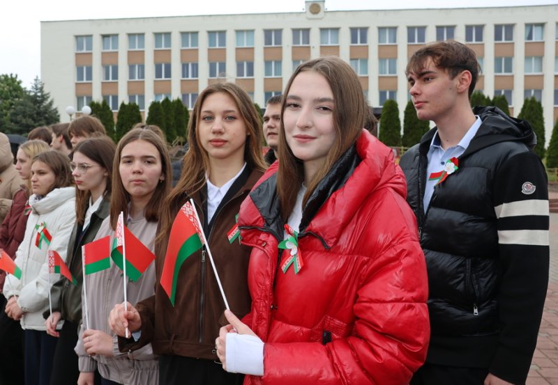 Государственные символы  это слава и верность родной стране Мнениями поделились юные зельвенцы