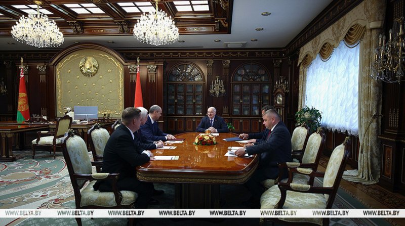 Лукашенко на встрече с российским губернатором предложил подставить плечо в нефтепереработке videobelby