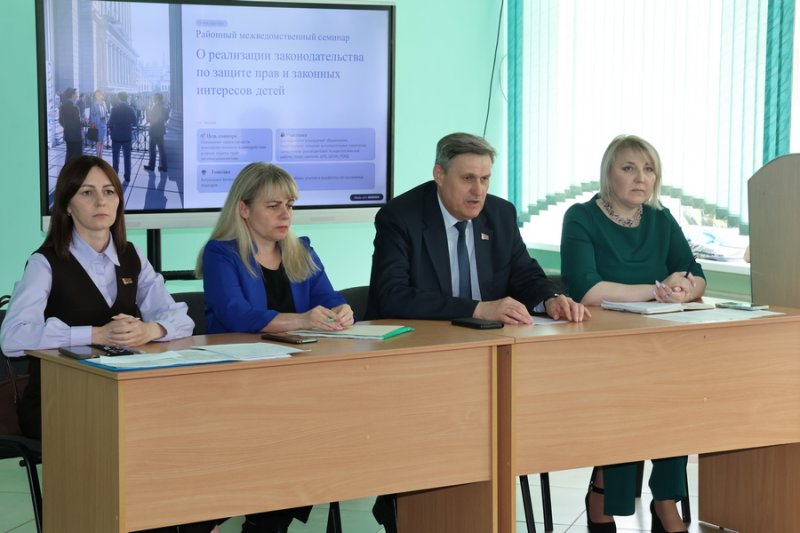 От слов  к делу в Зельве обсудили механизмы защиты детства