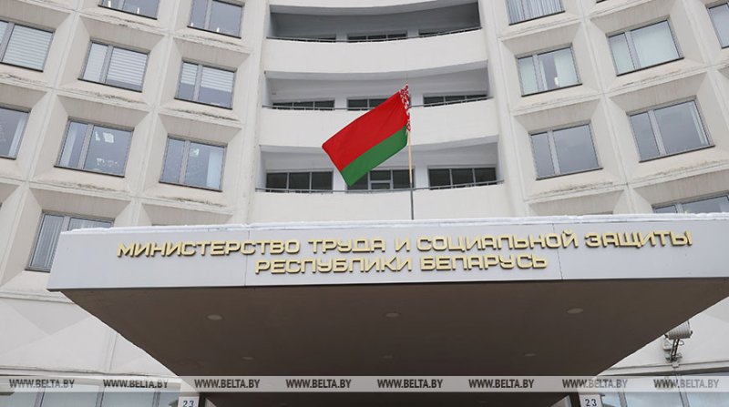 Об особенностях приема на работу несовершеннолетних рассказали в Минтруда