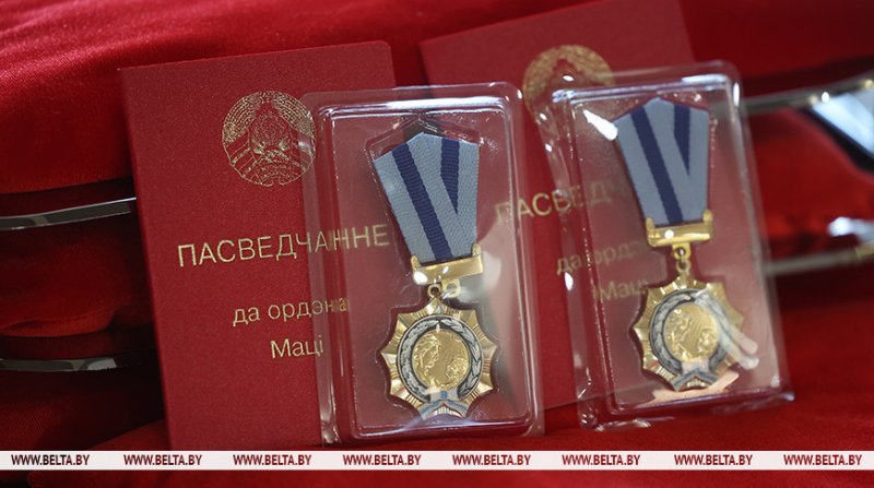 Зельвенчанка  с высокой наградой Лукашенко подписал указ о награждении  белорусок орденом Матери