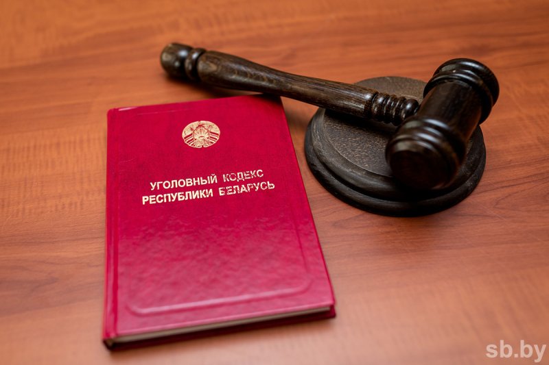 Из зала суда рассмотрено уголовное дело по обвинению в тайном похищении имущества