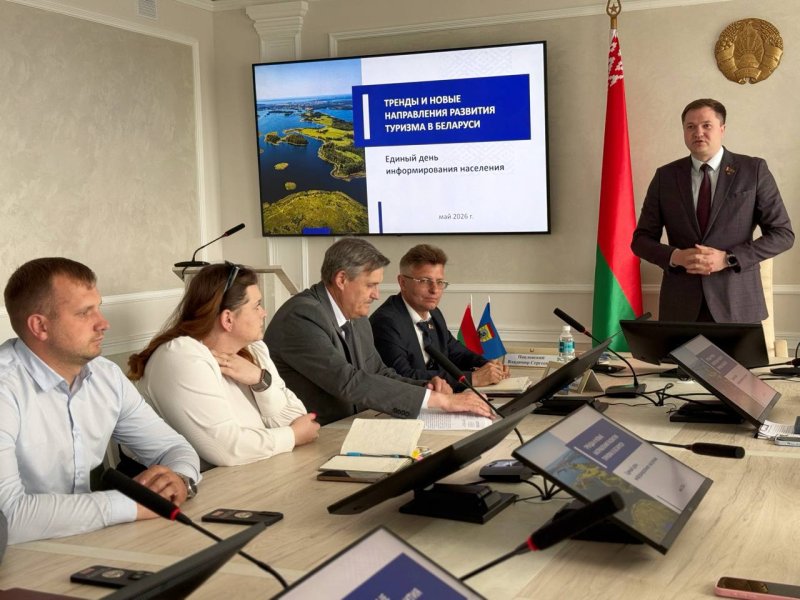 С молодежью Зельвенщины встретился первый секретарь ЦК БРСМ Владимир Павловский