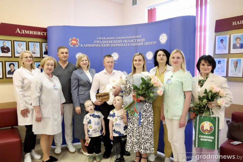 Бацькава кашуля для третьего богатыря Многодетная семья из Мостов стала одной из первых участниц общенационального проекта партии Белая Русь