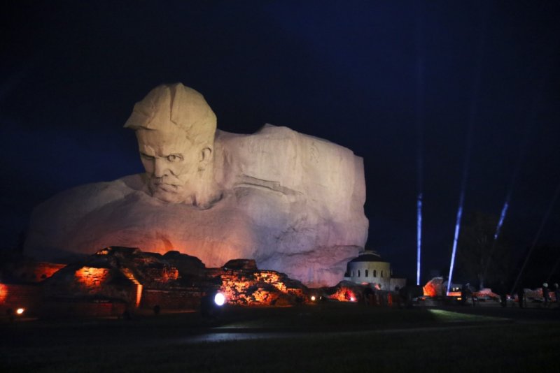 Спектакль Брестская крепость покажут ночью  июня в легендарной цитадели над Бугом