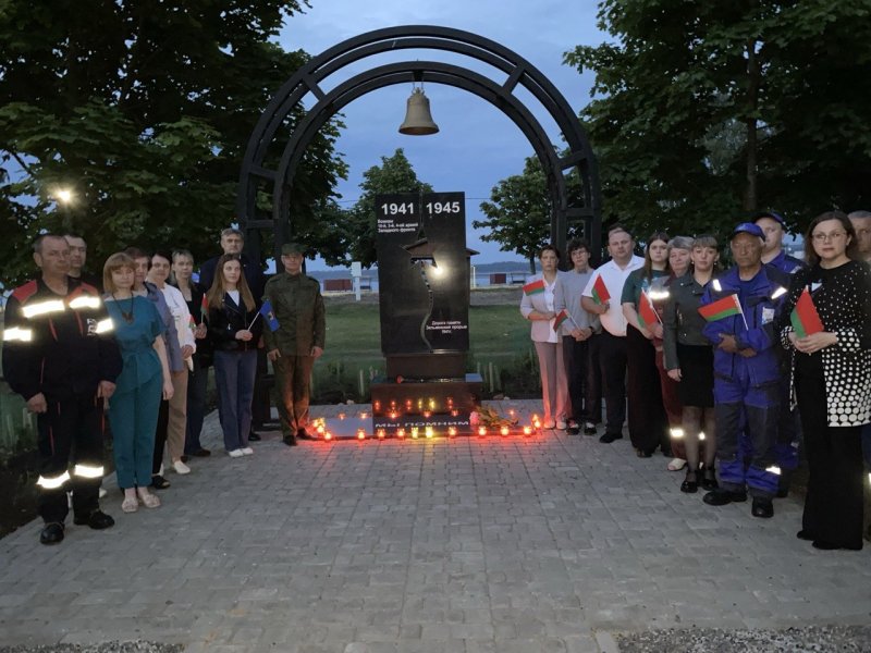 Акция Свеча памяти объединила сегодня жителей Зельвы