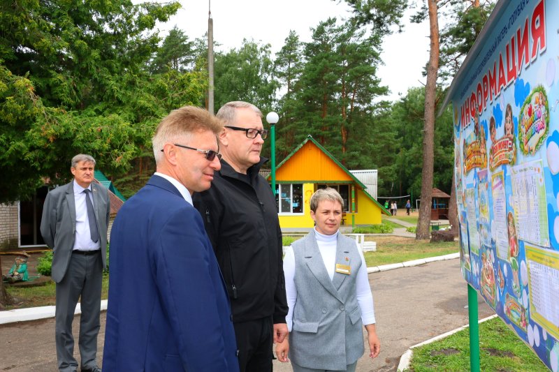 Помощник Президента Константин Бурак проинспектировал условия отдыха детей в оздоровительном лагере Голубая волна