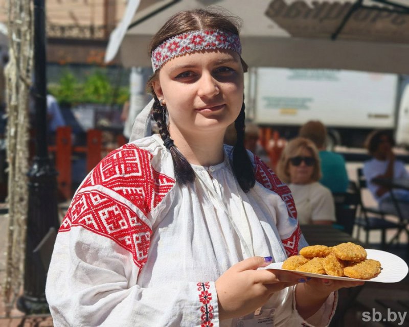 Более  кг шашлыка и  л кваса в день узнали о вкусах фестивальной публики на Славянском базаре