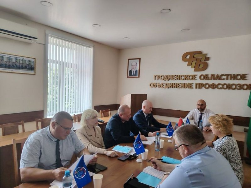 Член Совета Республики Павел Ошурик принял участие в заседании Президиума Гродненского областного комитета Белорусского профсоюза работников государст