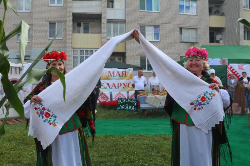 Яркое театрализованное действие чествование лучших аграриев района веселые конкурсы и старинные обряды Фестиваль Ганненск крмаш поразит своим р