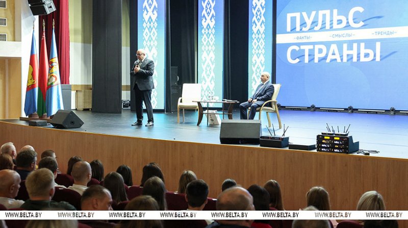 Важно сохранить настоящее и почаще задумываться что ждет в будущем Какие темы звучали на встрече Жука с кобринчанами